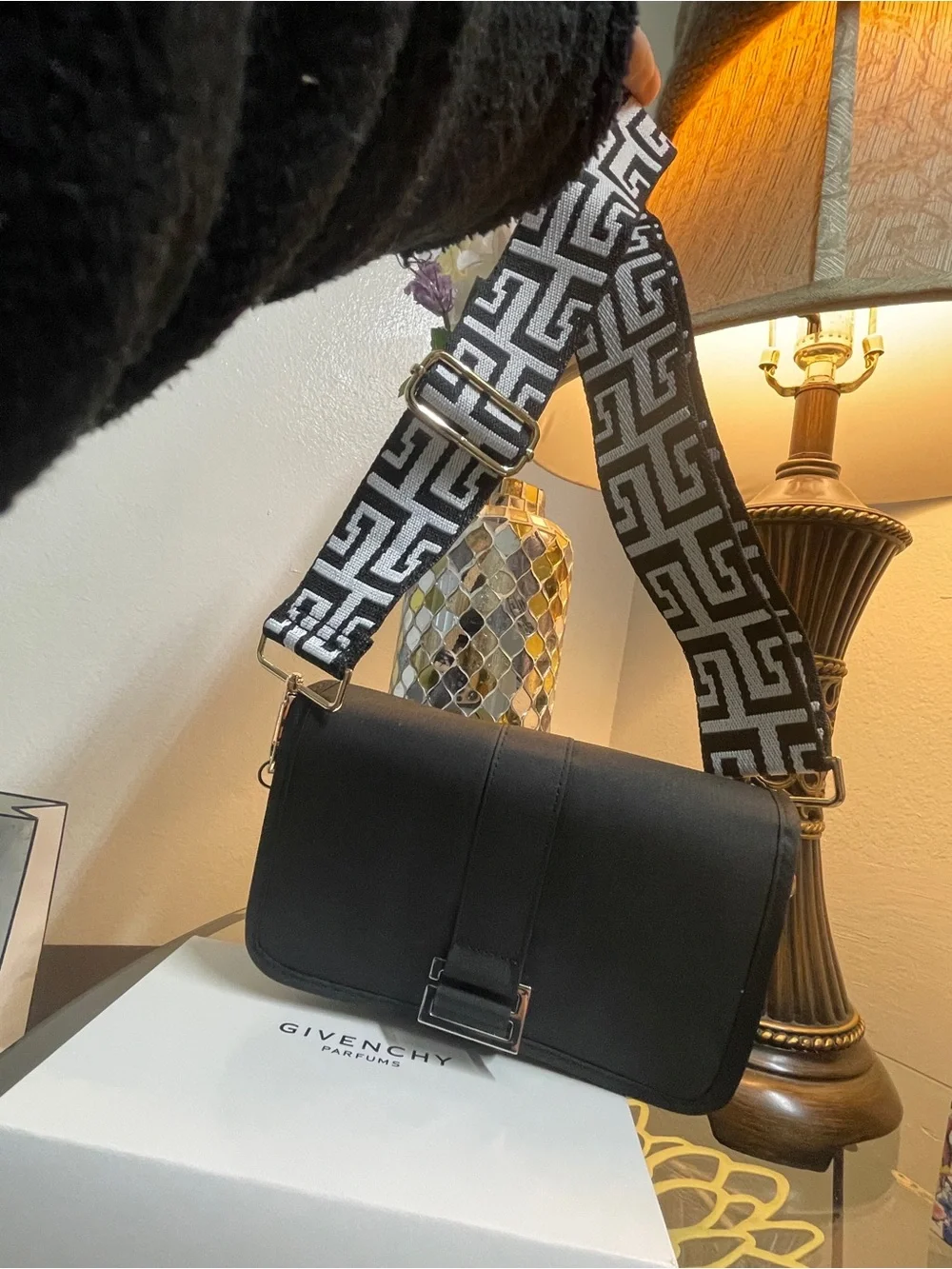 Givenchy - Picture 5 of 9